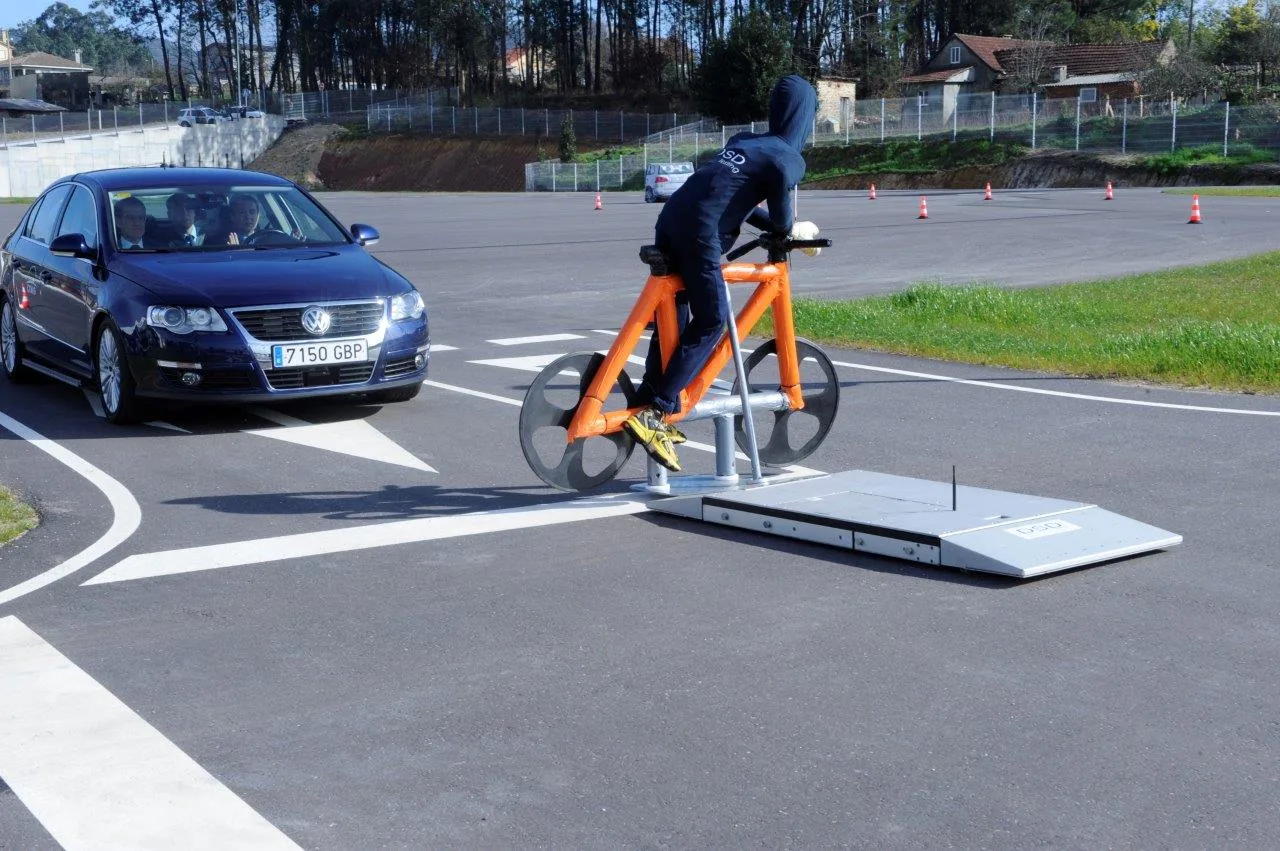 Demostración de sistema inteligente de detección en la pista del CTAG durante la inauguración: MundiNova comunicación tecnológica Galicia