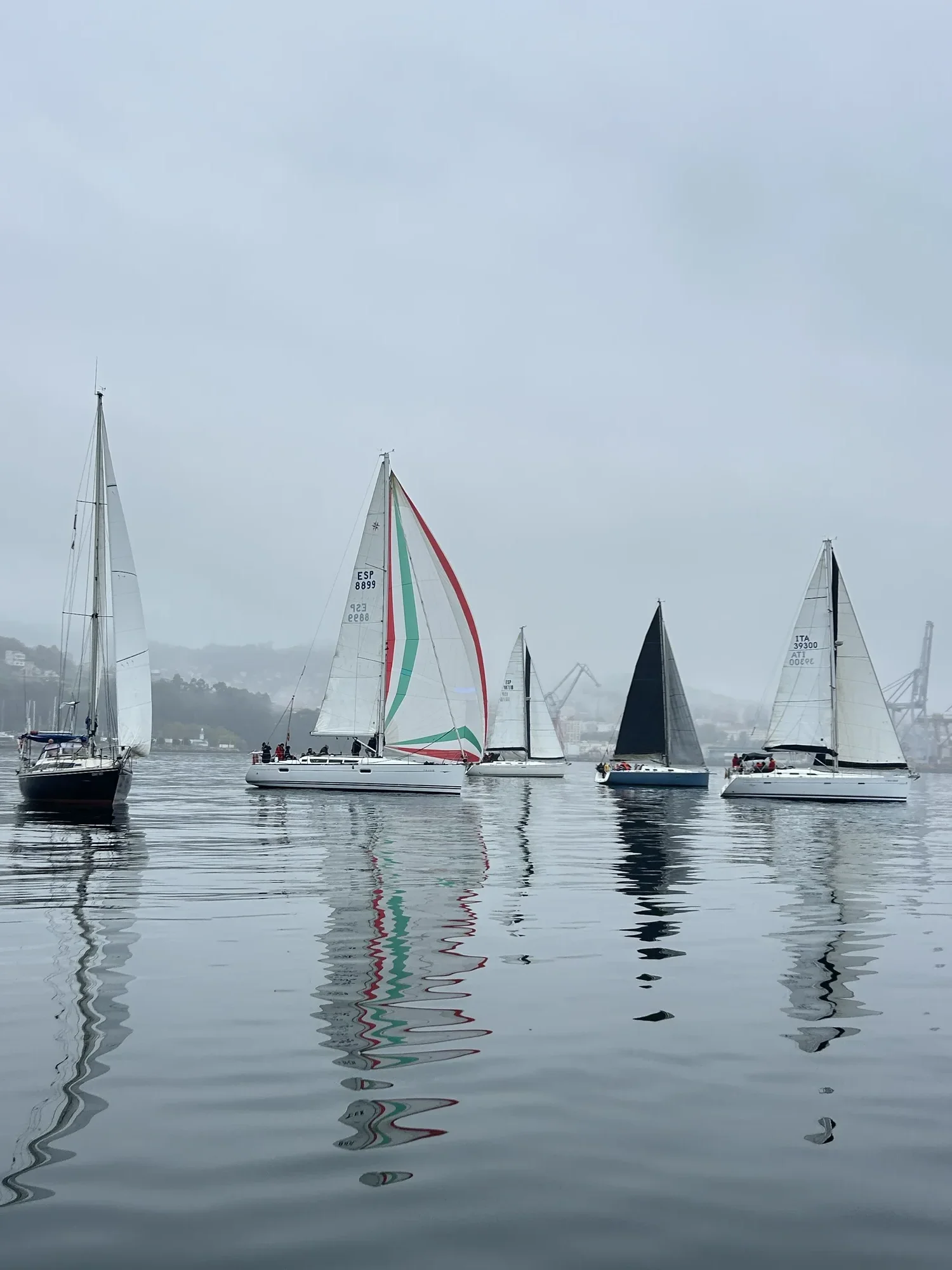 Flota de veleros en la Ría de Vigo: Regata Inclusiva