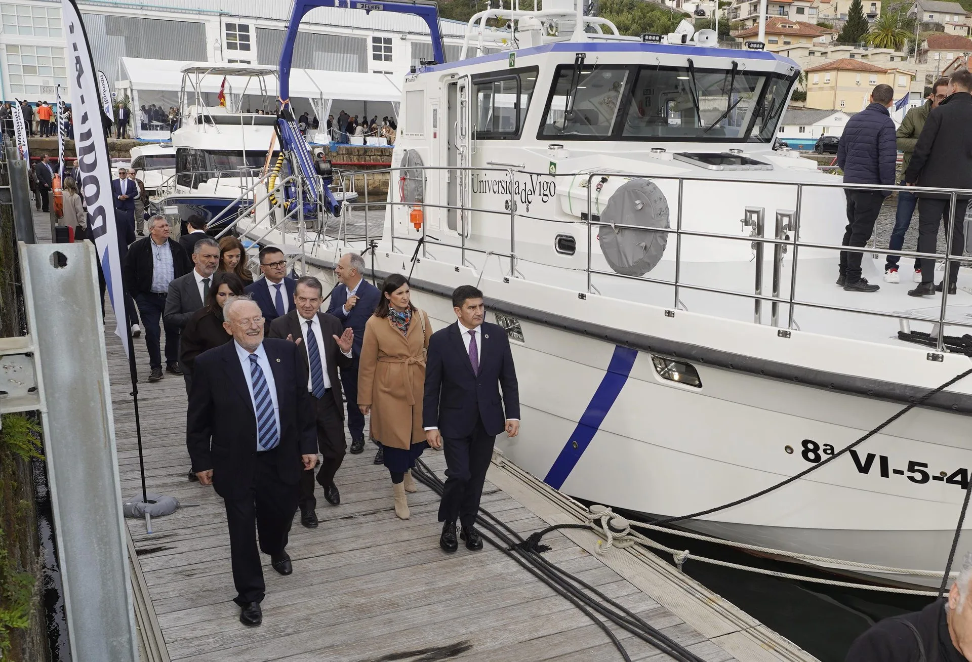 Llegada de autoridades al embarcadero en el 50 aniversario Rodman: nave naval Moaña