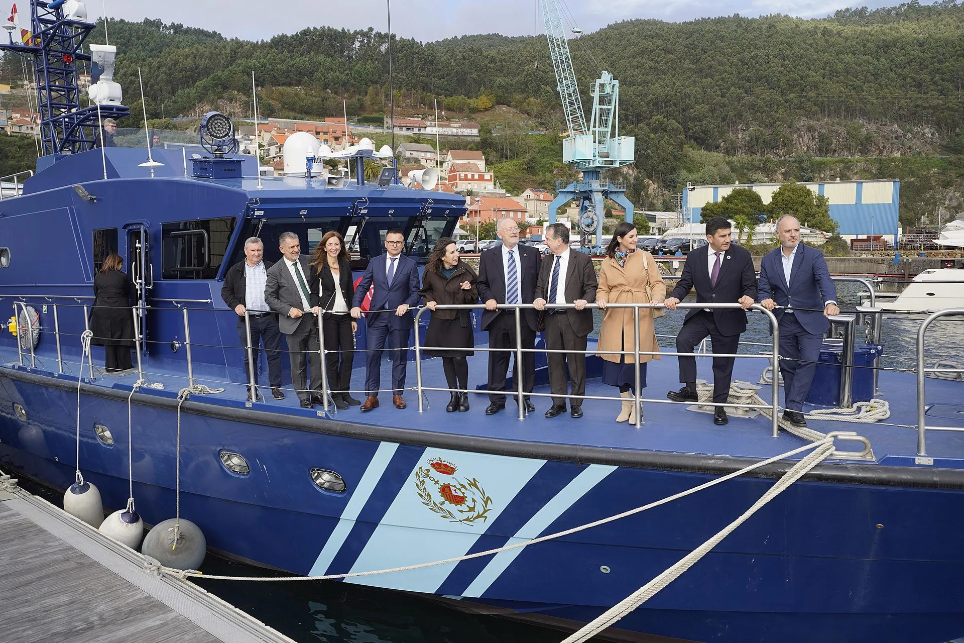 Foto oficial 50 aniversario Rodman Polyships con embarcación, Moaña 2024
